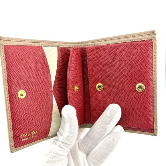 PRADA
Women's Saffiano Bi-Fold Leather Wallet in Cream - comes with box & COA - Picture 8 of 17